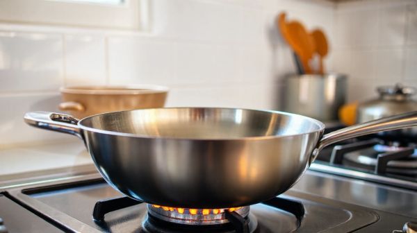 Les secrets pour une cuisson parfaite avec votre poêle en inox